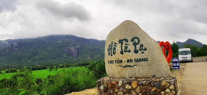 Xanh biếc hồ Tà Pạ – “tuyệt tình cốc” của miền Tây tại An Giang